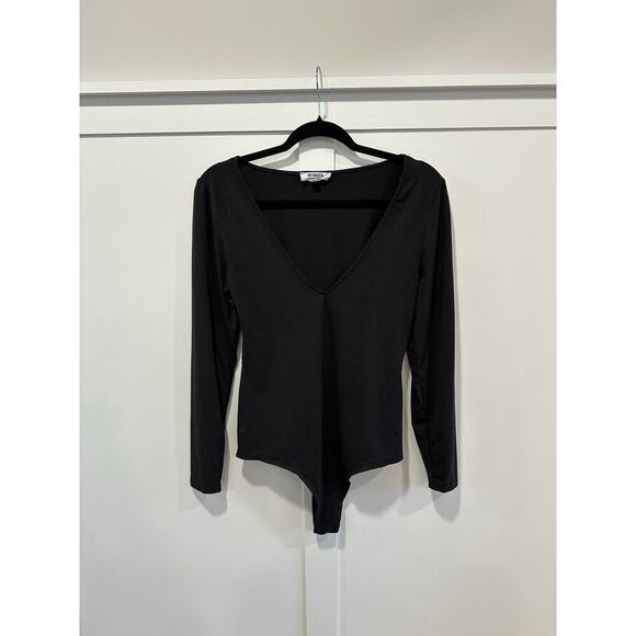 BB Dakota V Neck Bodysuit - Picture 1 of 4